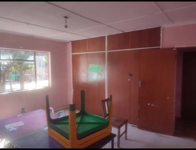 6 BEDROOM HOUSE FOR SALE IN ANNADALE